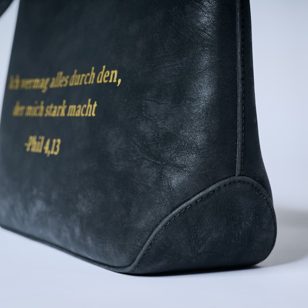 Slide img_01KCM2578S4616E5FG3XFVX5P7